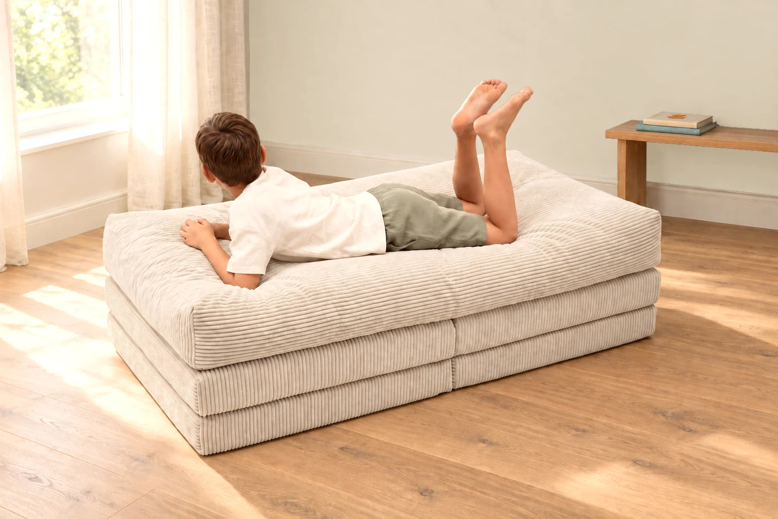 Futon Bean Bag rozłożony przed sofą Shappy