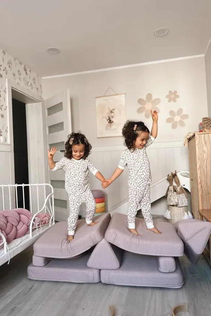 Most zbudowany z elementów Play Sofa Original Mini