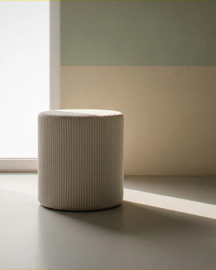 Shappy Pouf Corduroy w kolorze Vanilla w słonecznym pokoju
