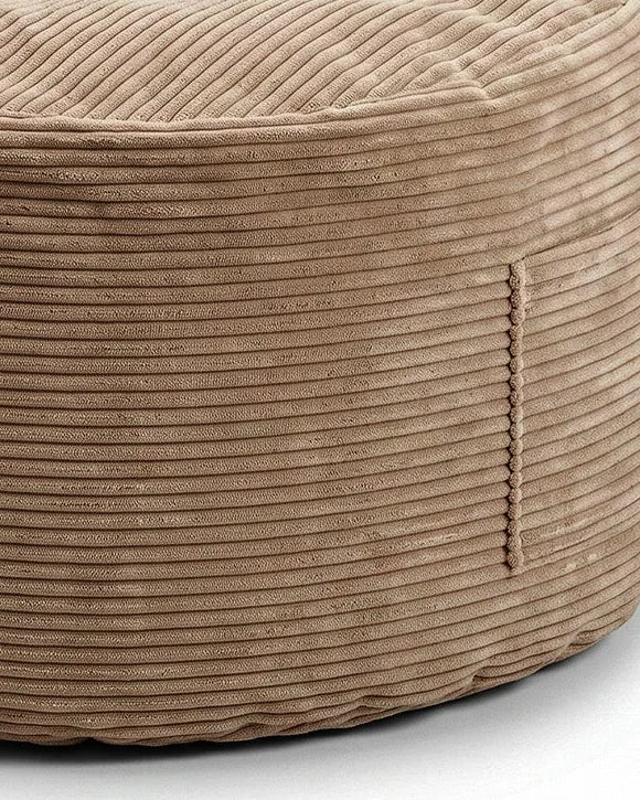 Zbliżenie sztruksowego pokrowca Futon Bean Bag w kolorze Chocolate