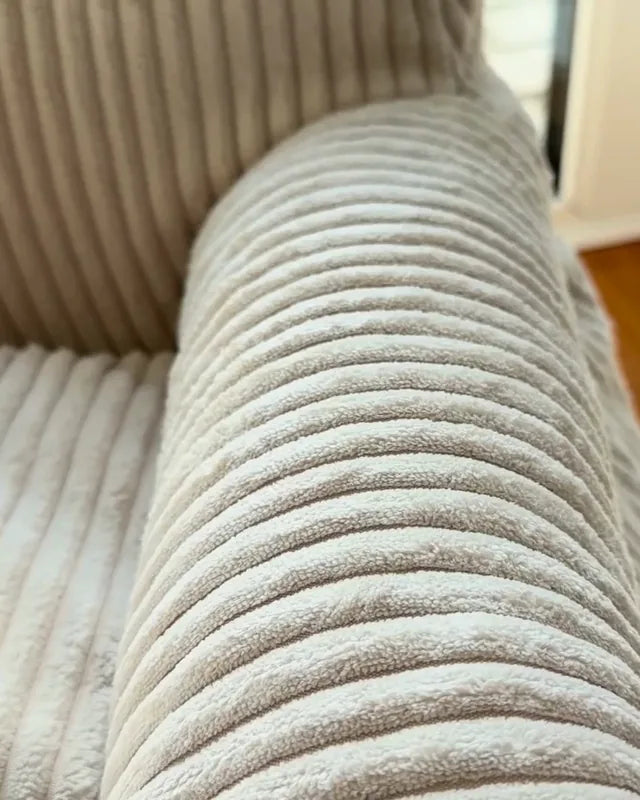 Zbliżenie sztruksu Pet Sofa w kolorze Vanilla
