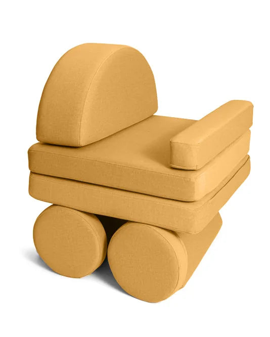 Wózek zbudowany z sofy do zabawy i Rockera w kolorze Mustard
