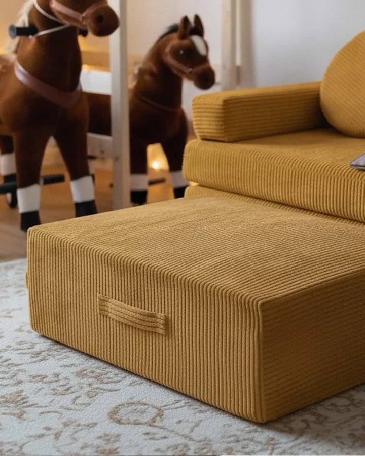 Trampoline Pure Corduroy w kolorze Honey przed Play Sofa