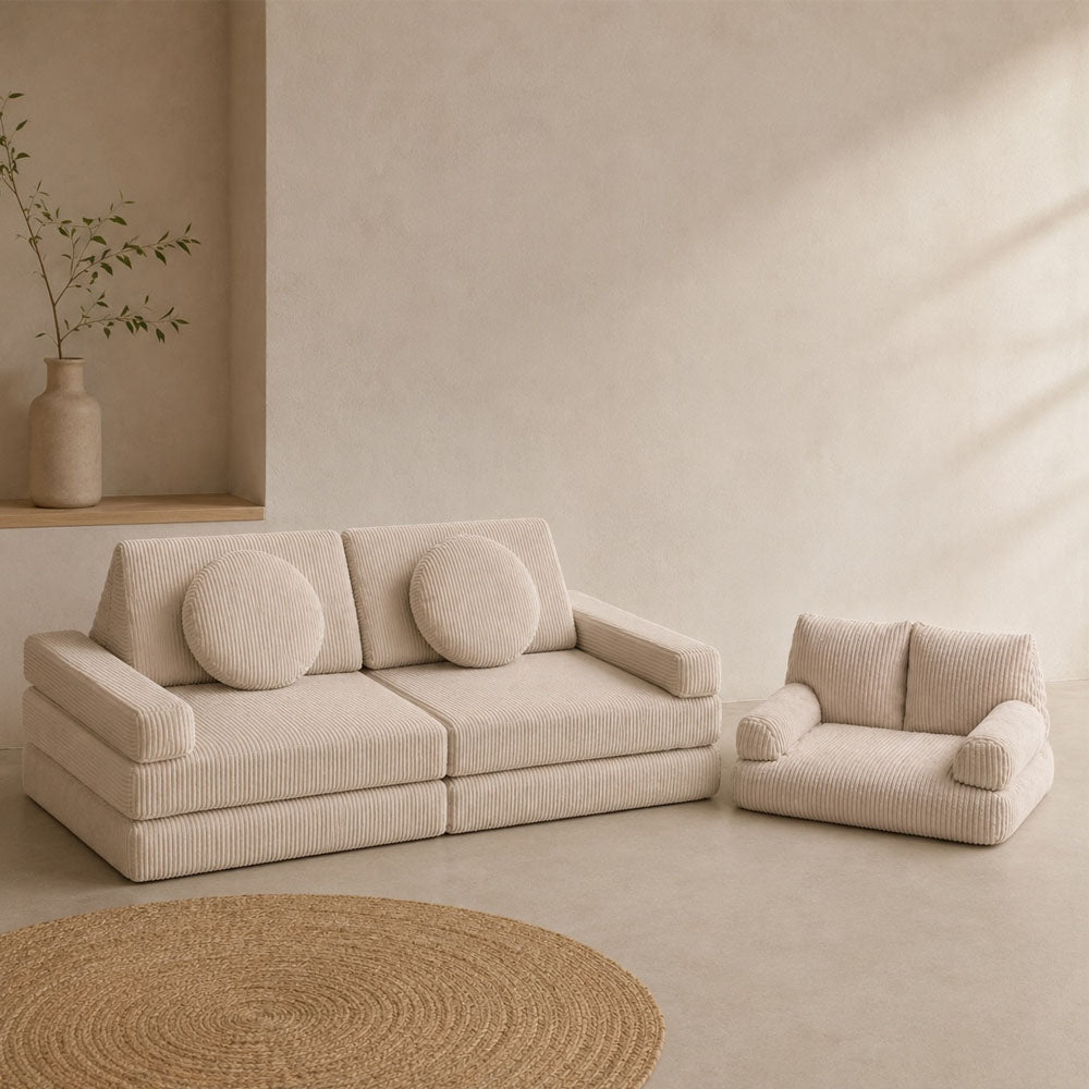 Pet Sofa obok Play Sofa Pure Corduroy w salonie